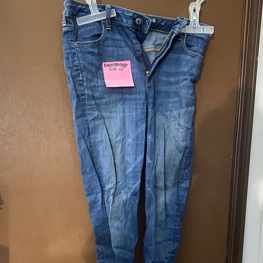 American eagle medium wash jeans